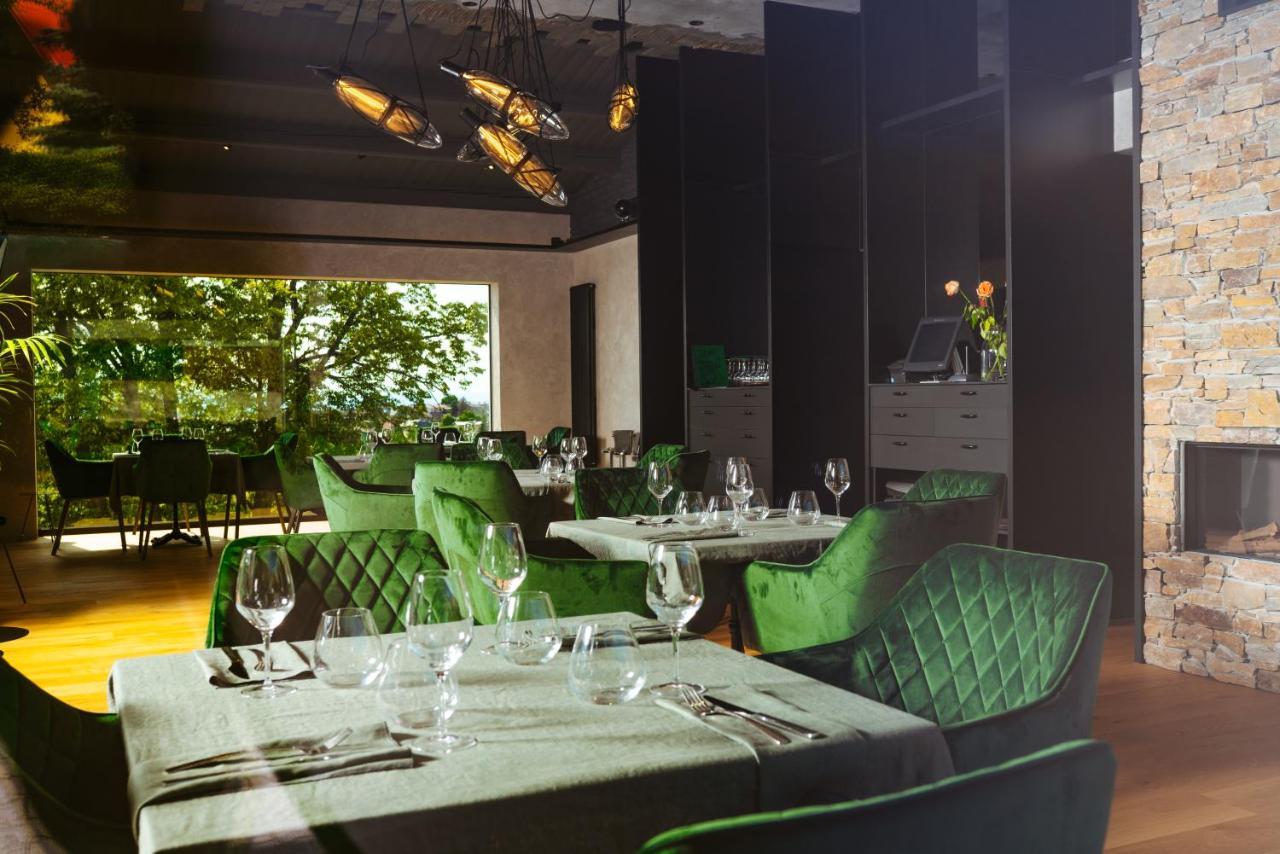 Restaurant & Pension U Hradu Šternberk エクステリア 写真