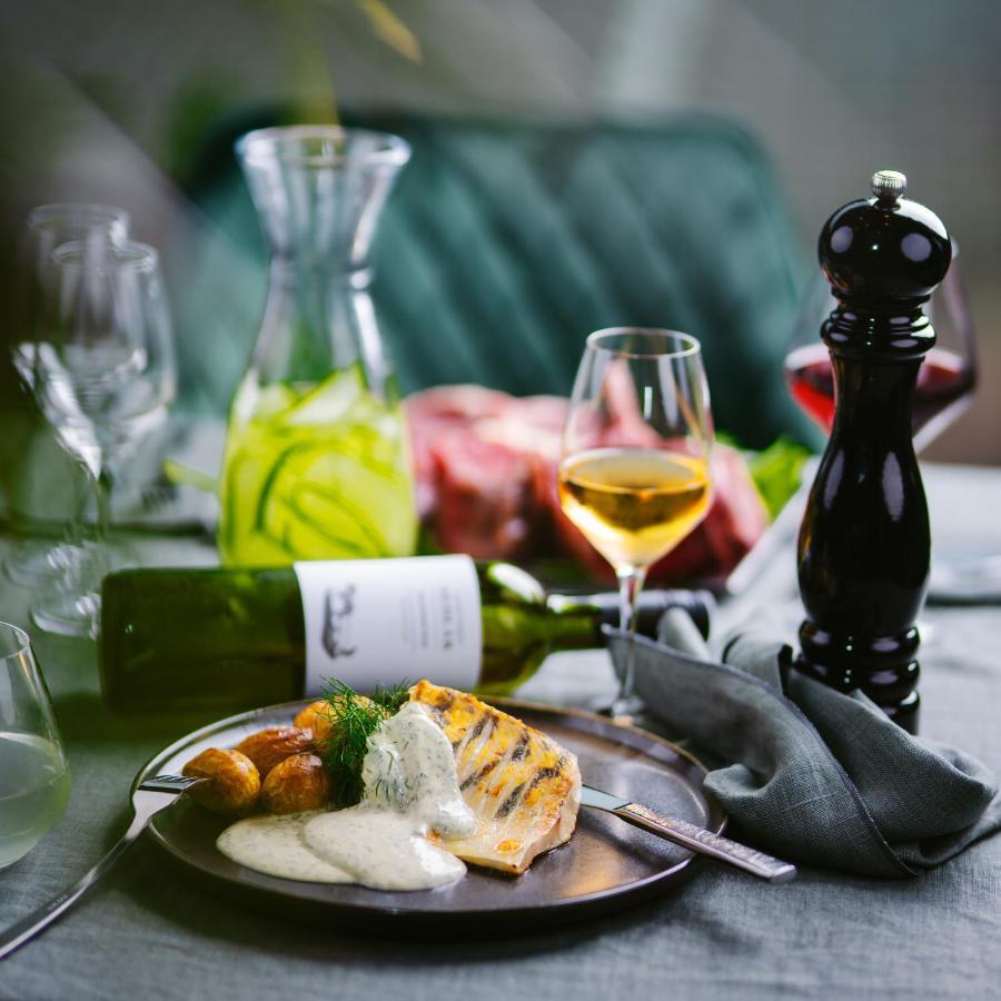 Restaurant & Pension U Hradu Šternberk エクステリア 写真