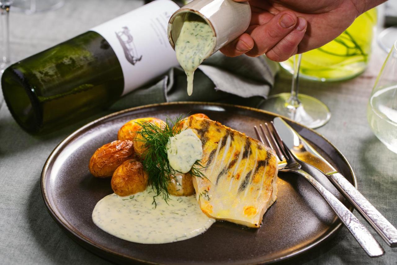Restaurant & Pension U Hradu Šternberk エクステリア 写真