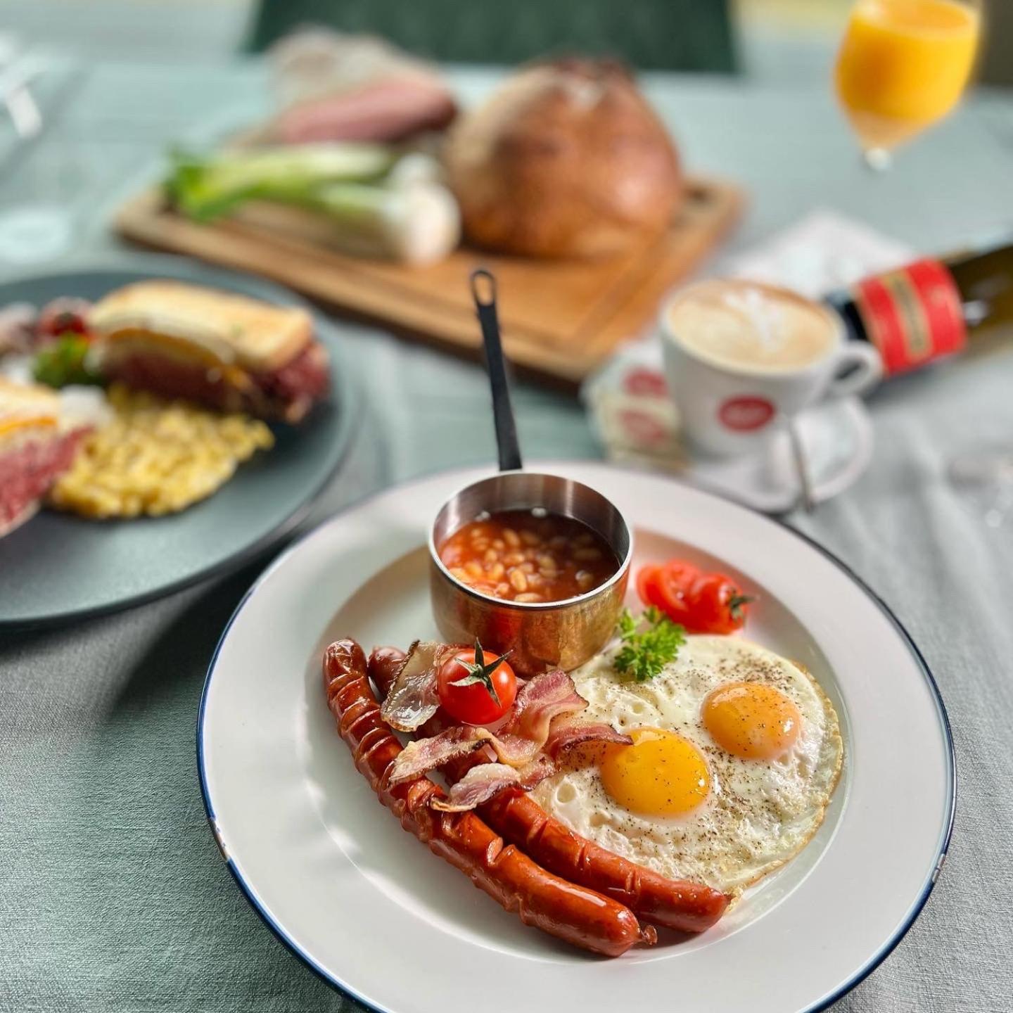 Restaurant & Pension U Hradu Šternberk エクステリア 写真