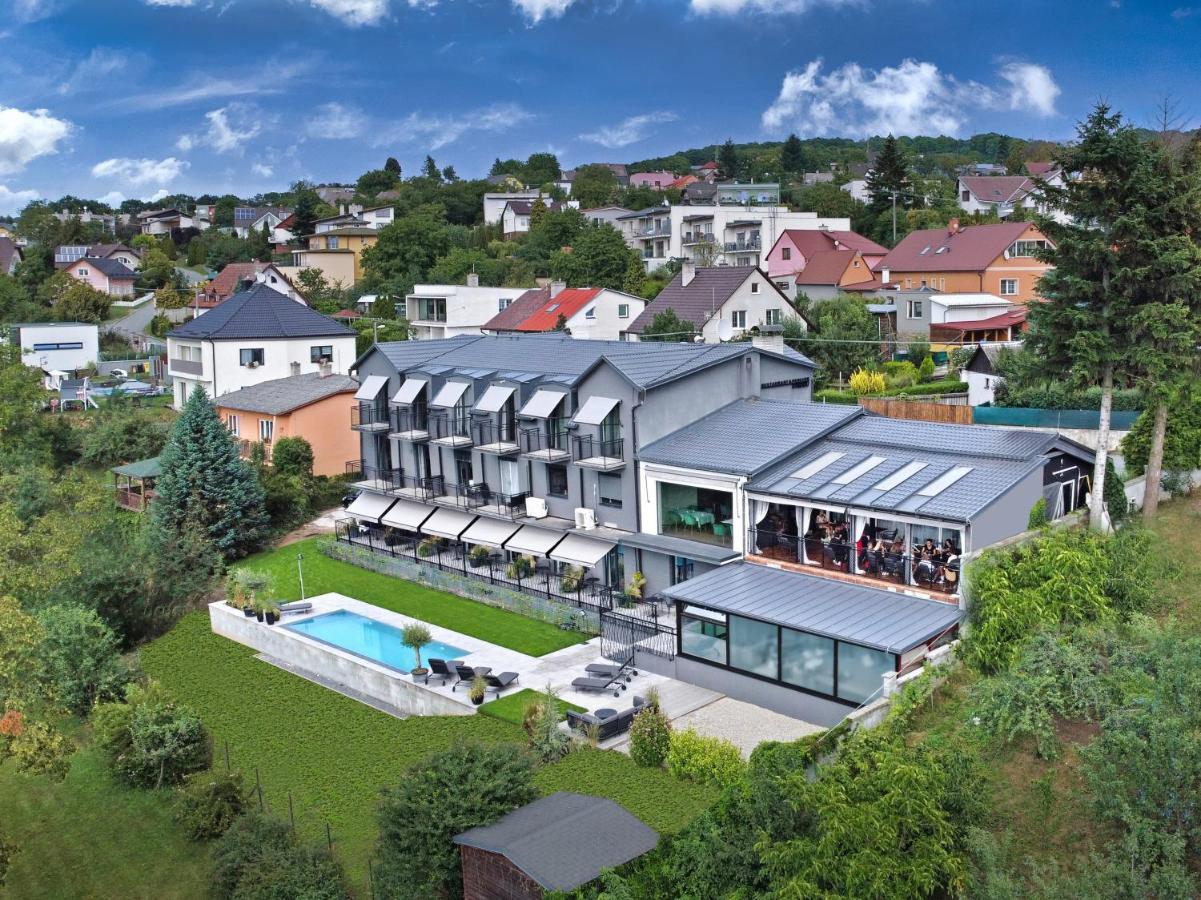 Restaurant & Pension U Hradu Šternberk エクステリア 写真